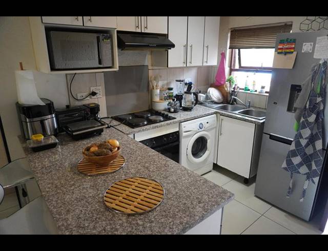 2 BEDROOM APARTMENT FOR SALE IN SUNNINGHILL